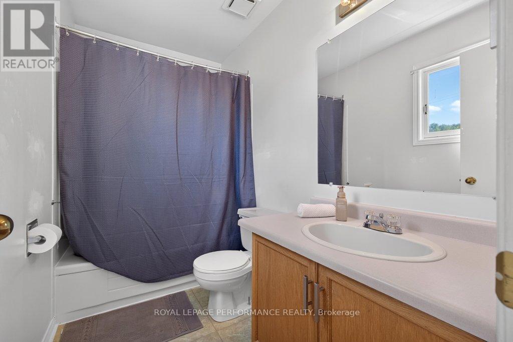 38 BURLINGTON CRESCENT - 25