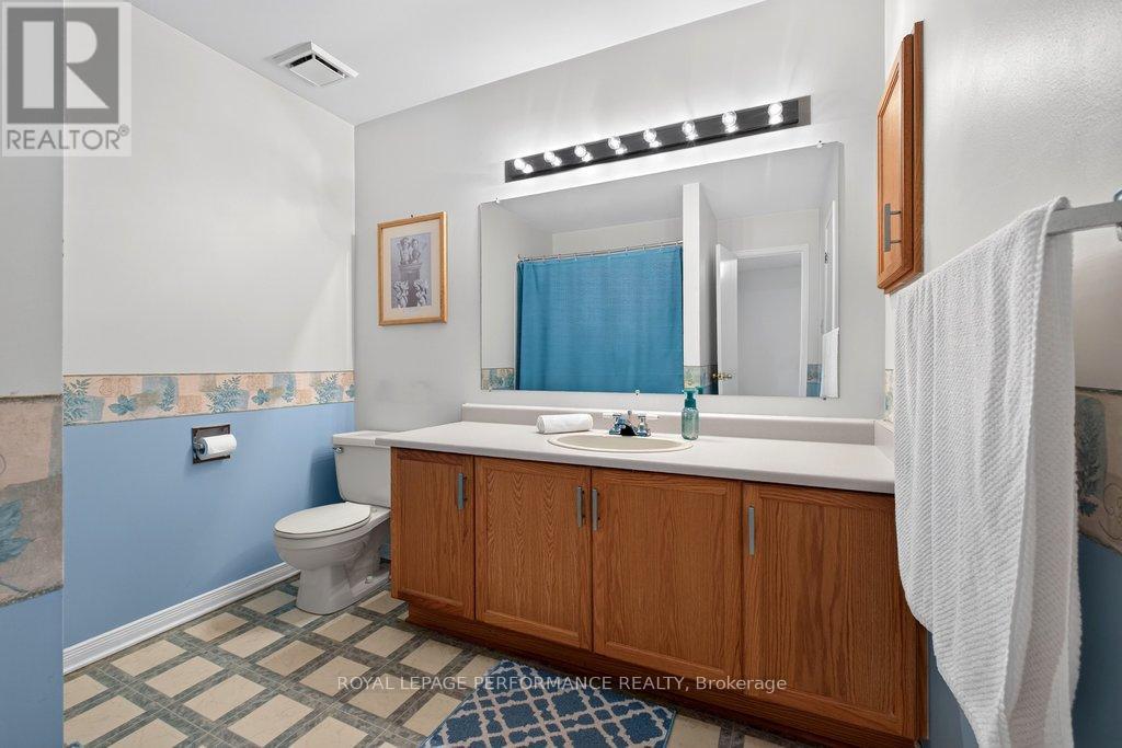 38 BURLINGTON CRESCENT - 26