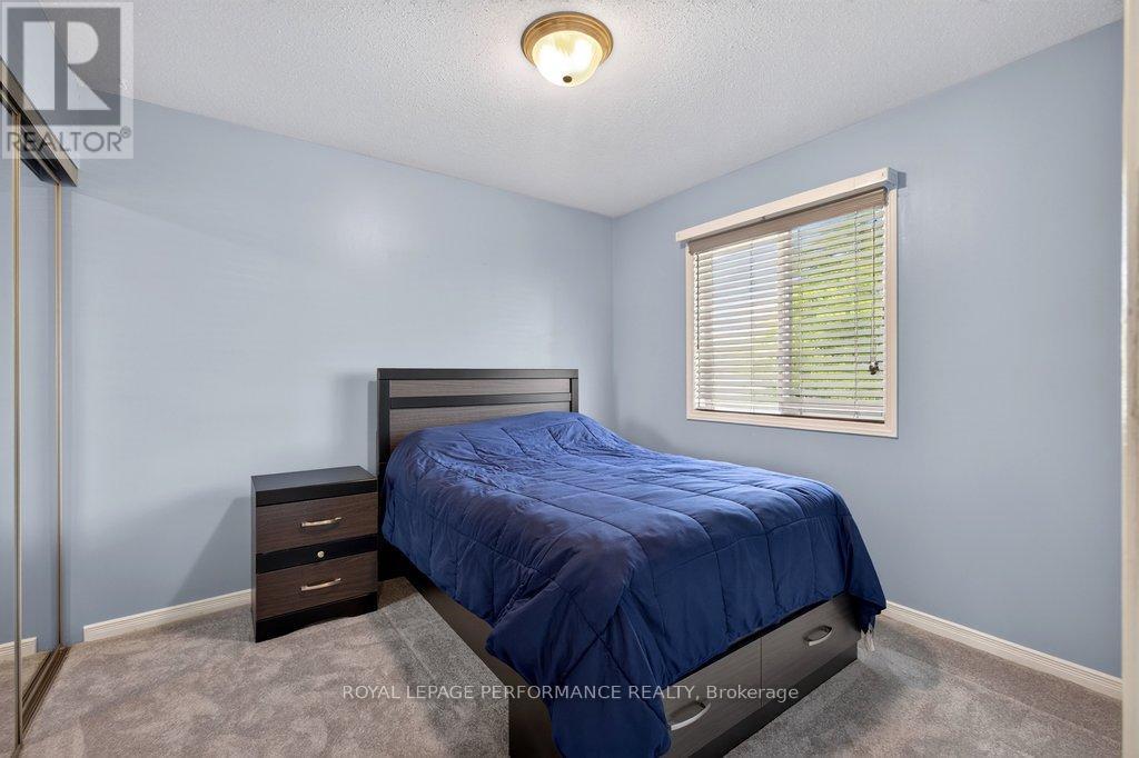 38 BURLINGTON CRESCENT - 27
