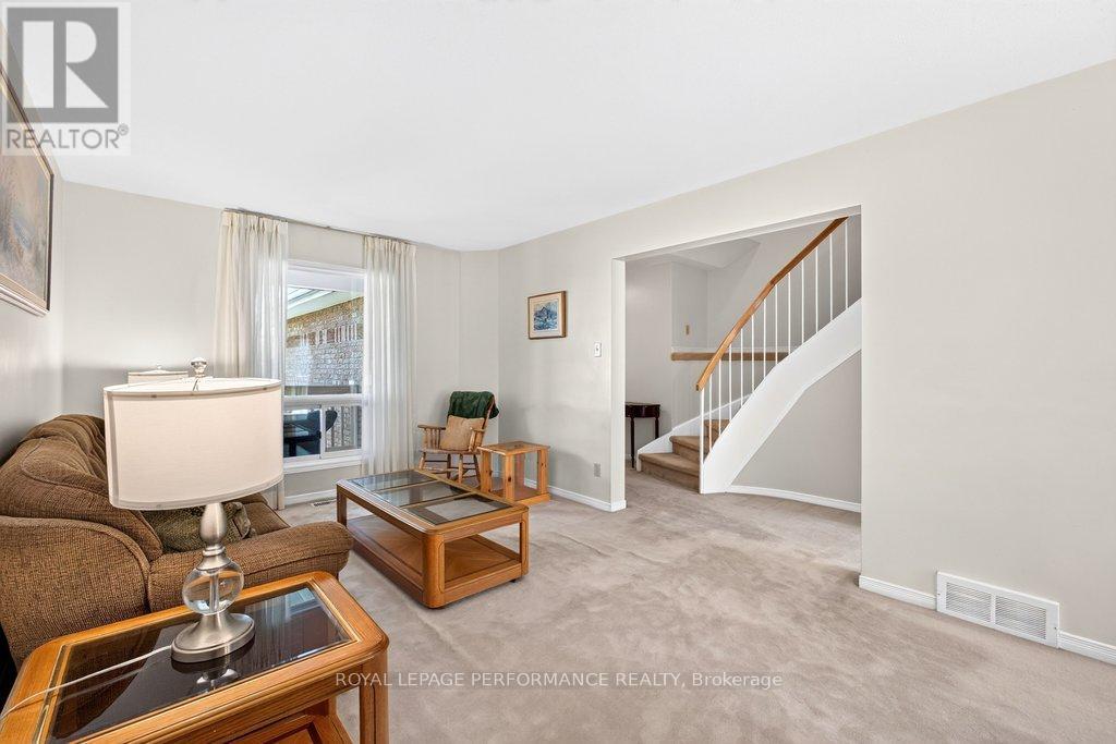 38 BURLINGTON CRESCENT - 3