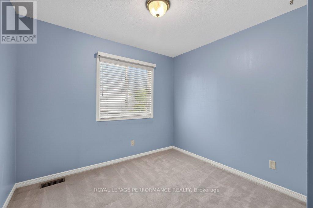 38 BURLINGTON CRESCENT - 31
