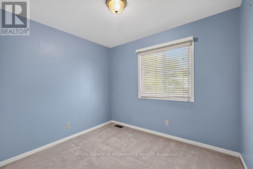38 BURLINGTON CRESCENT - 33