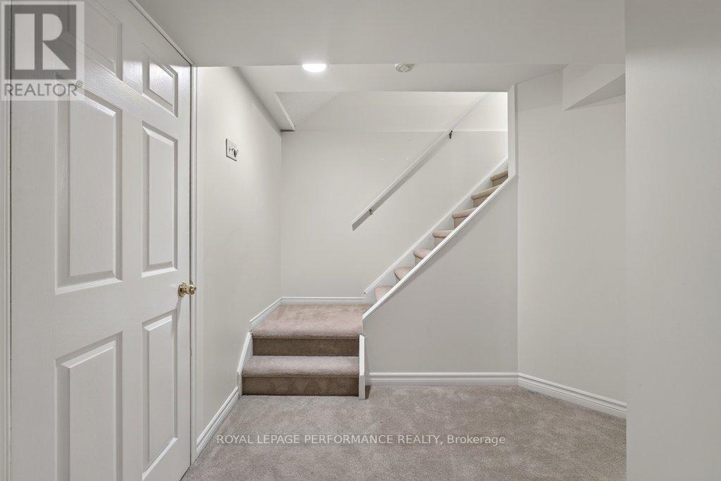 38 BURLINGTON CRESCENT - 36