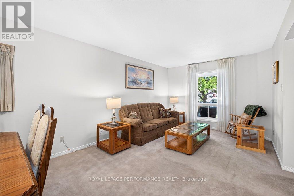 38 BURLINGTON CRESCENT - 4