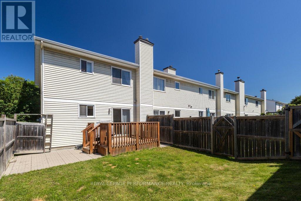 38 BURLINGTON CRESCENT - 40