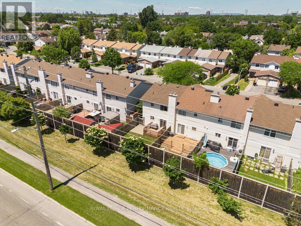 38 BURLINGTON CRESCENT - 43