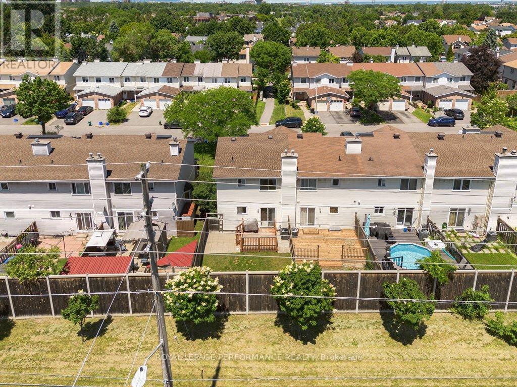 38 BURLINGTON CRESCENT - 44