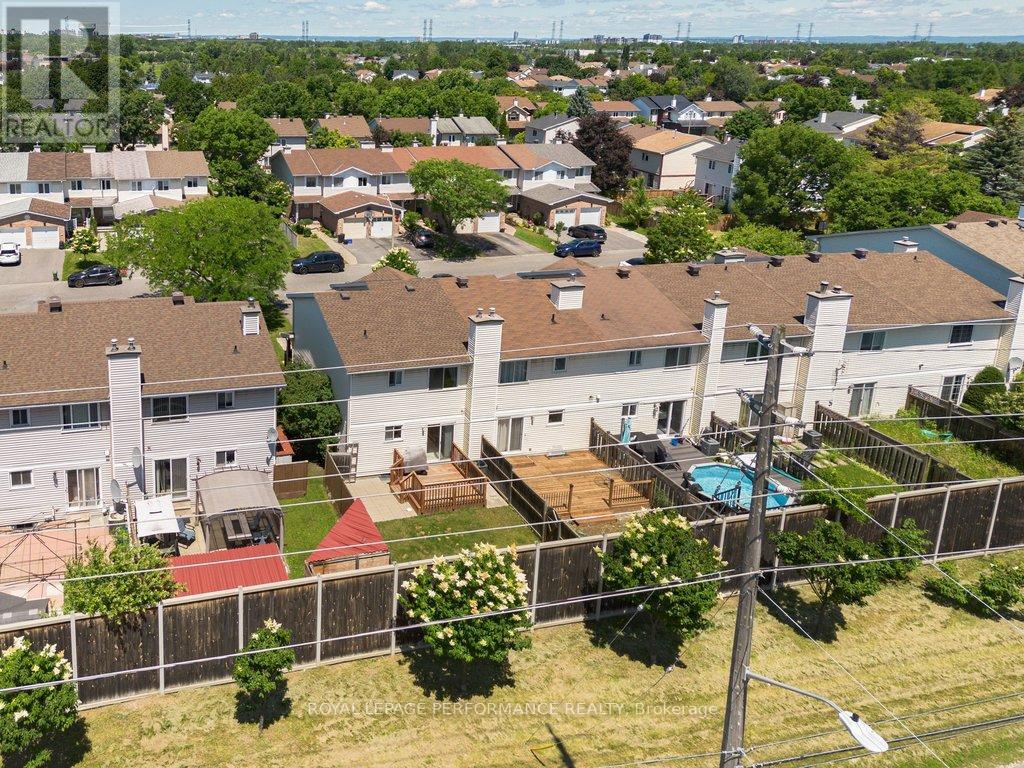 38 BURLINGTON CRESCENT - 45