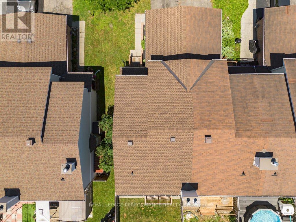 38 BURLINGTON CRESCENT - 46