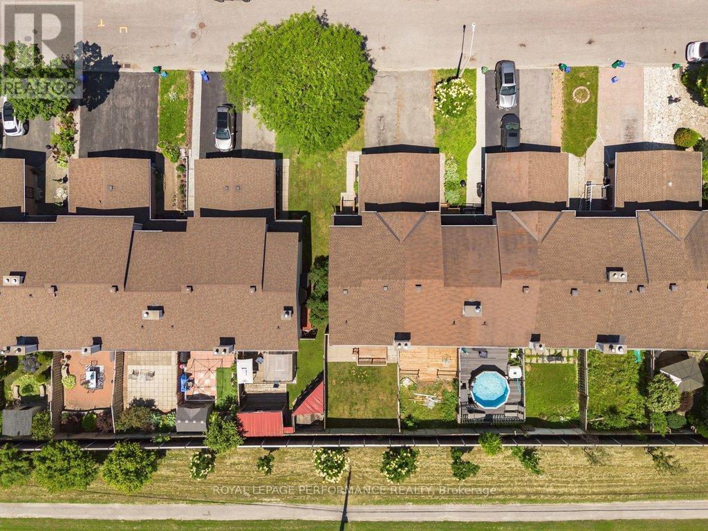 38 BURLINGTON CRESCENT - 47