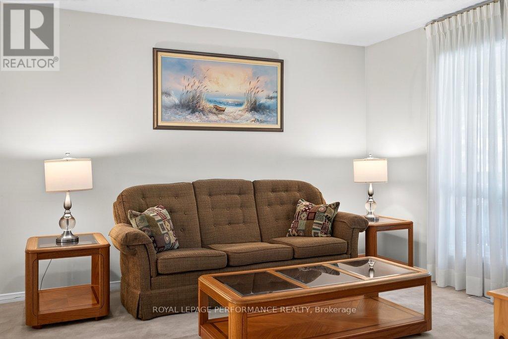 38 BURLINGTON CRESCENT - 5