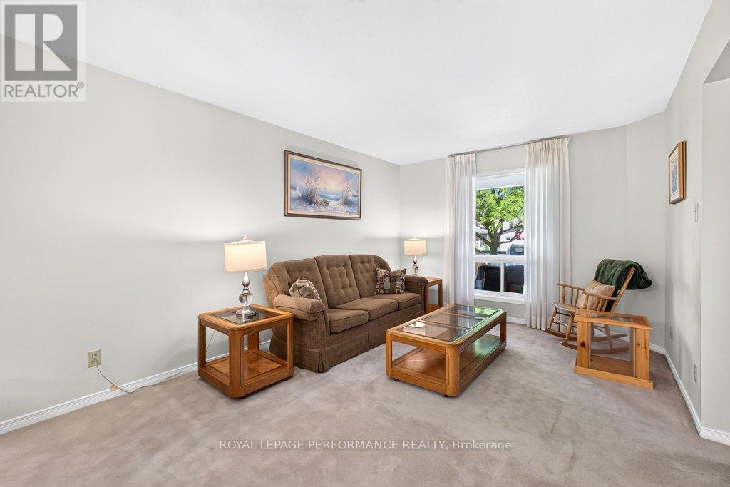 38 BURLINGTON CRESCENT - 6
