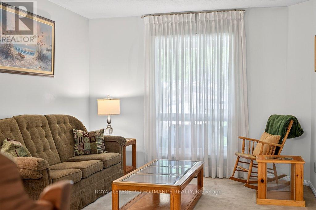 38 BURLINGTON CRESCENT - 7