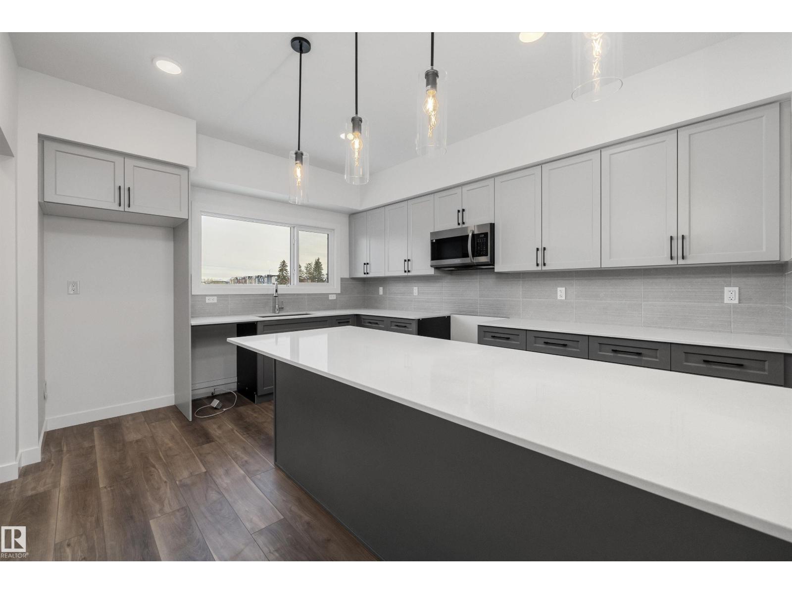 18131 85 ST NW - 15