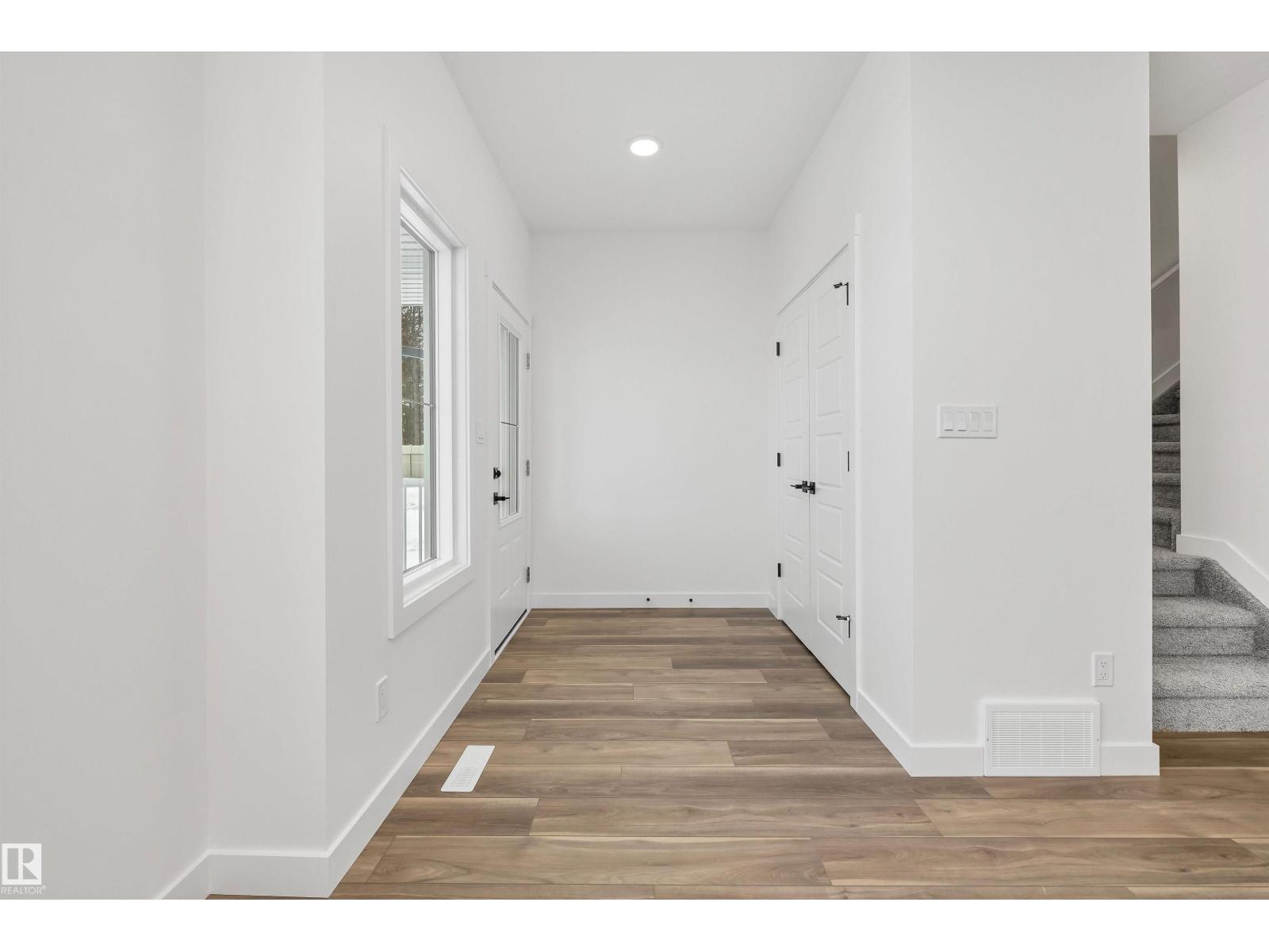 20820 40 AV NW - 18