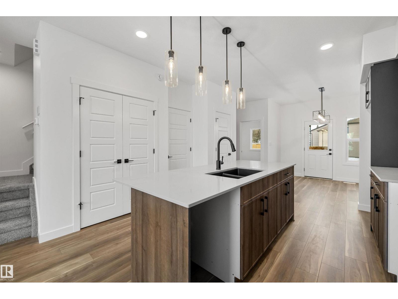 20820 40 AV NW - 10