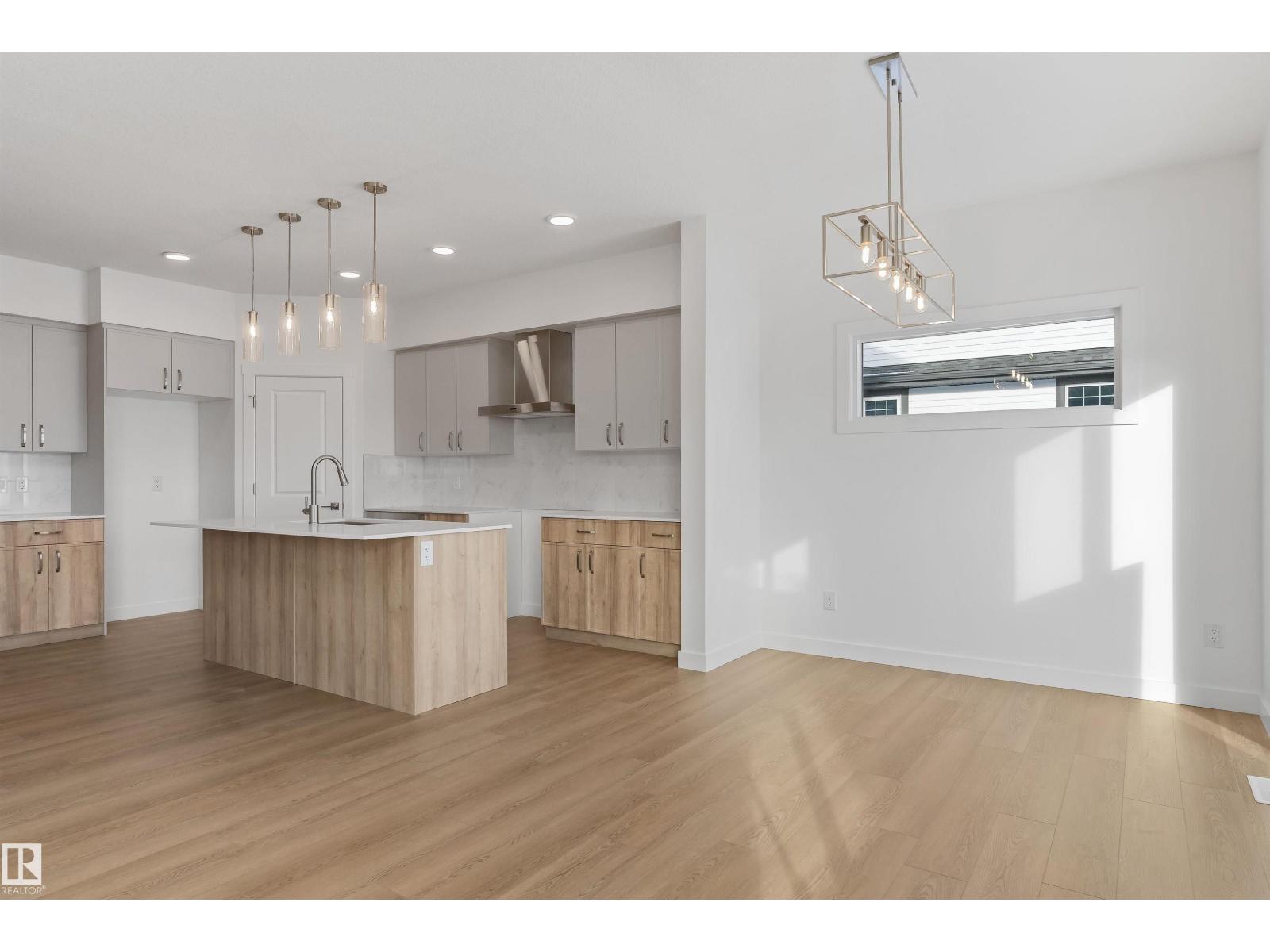 740 ASTORIA WY - 18