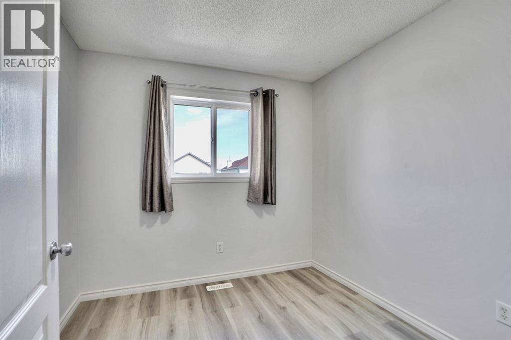 71 Saddlemont Road NE - 10