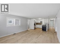 Living room - 4796 Trans Canada Highway Unit# 5, Kamloops, BC V1S2A8 Photo 6