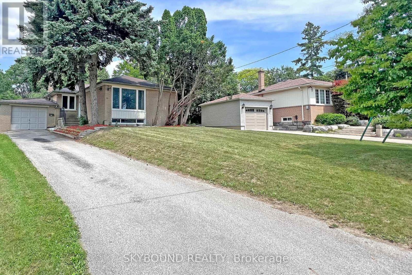 22 ROYAL DOULTON DRIVE - 16