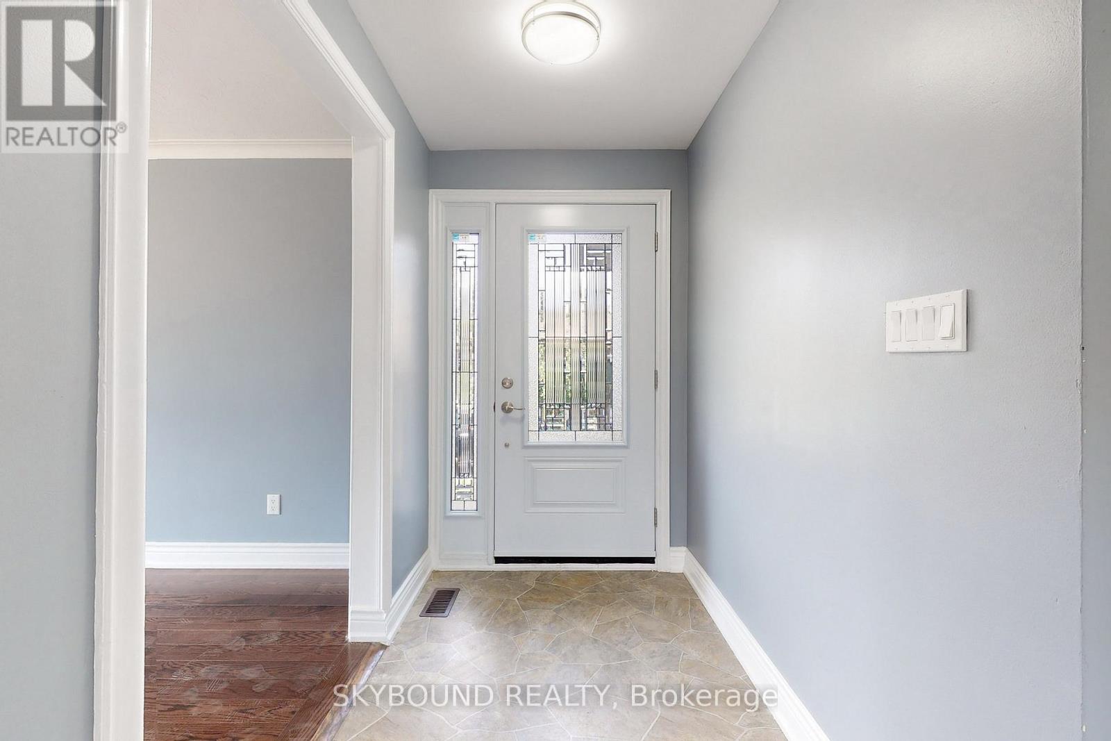 22 ROYAL DOULTON DRIVE - 17