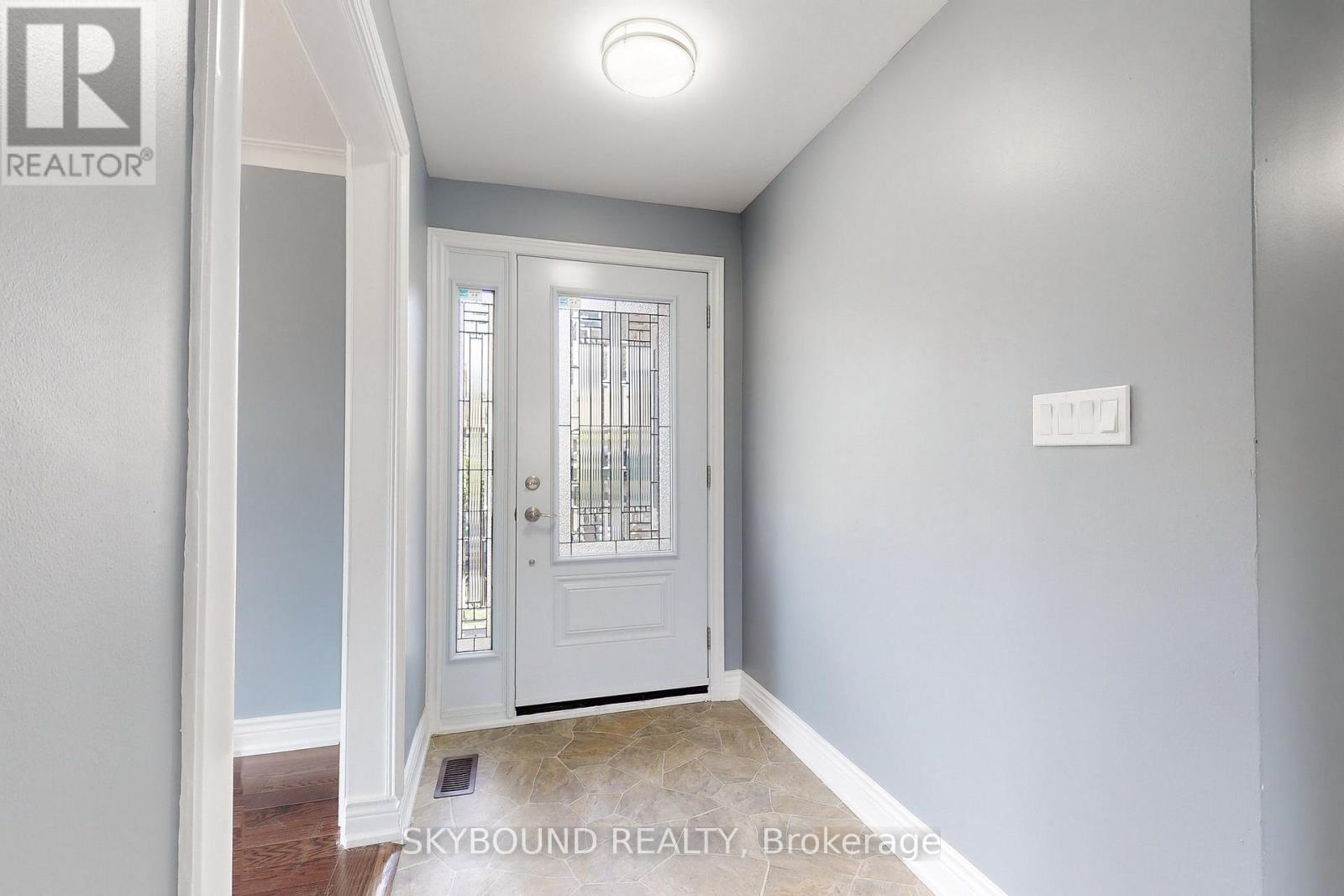 22 ROYAL DOULTON DRIVE - 18