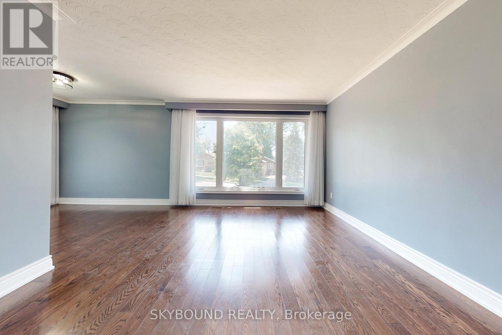 22 ROYAL DOULTON DRIVE - 19