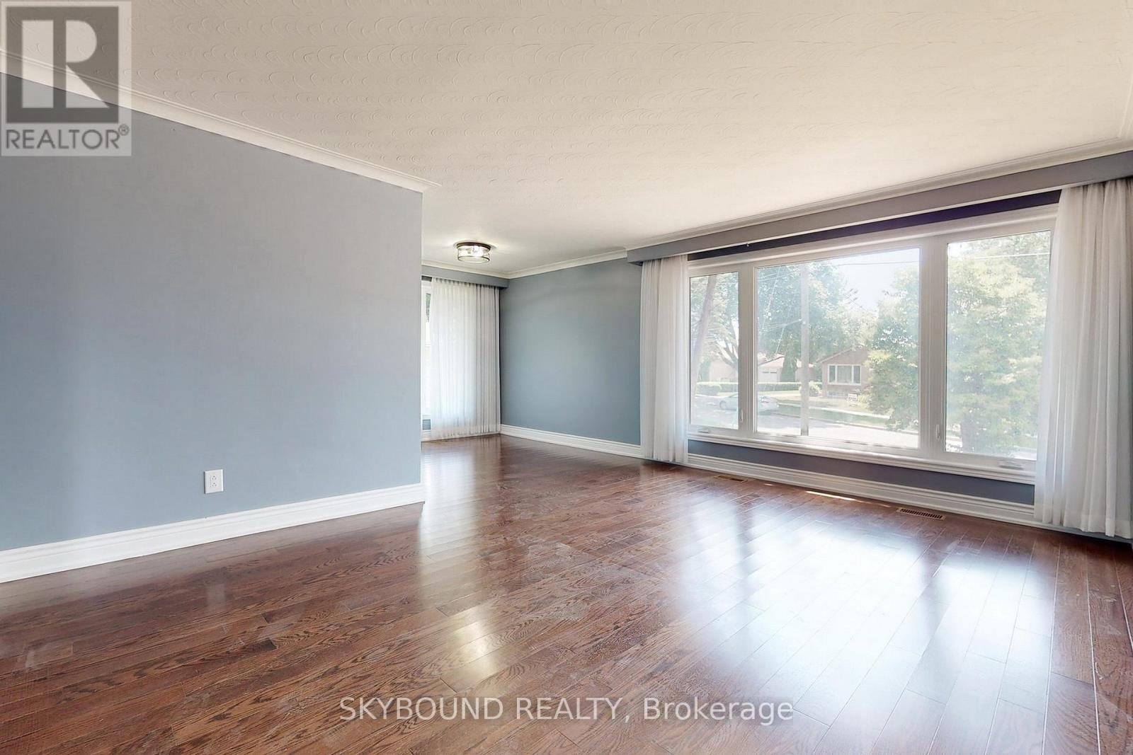 22 ROYAL DOULTON DRIVE - 20