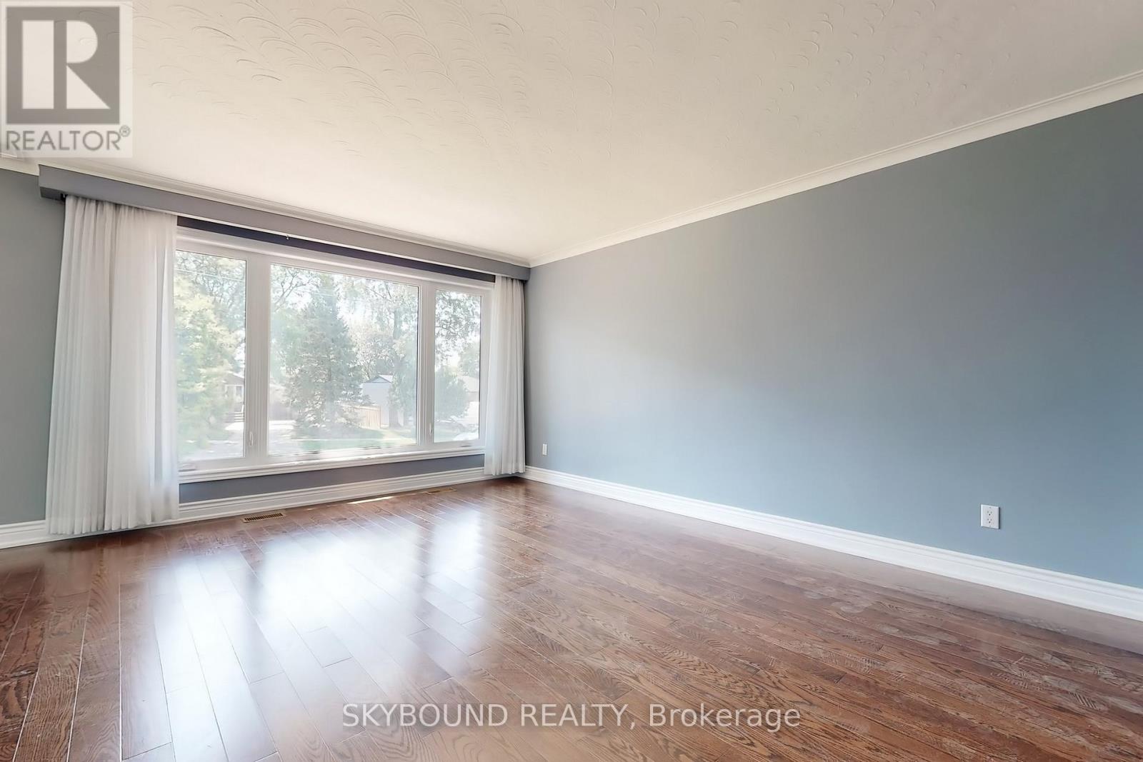 22 ROYAL DOULTON DRIVE - 21