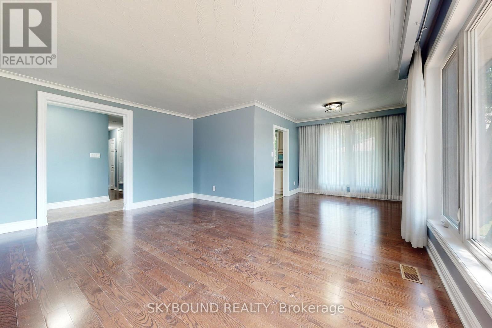 22 ROYAL DOULTON DRIVE - 22