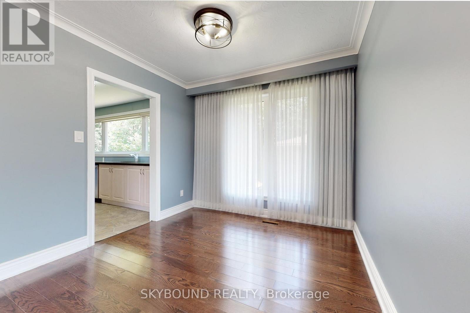 22 ROYAL DOULTON DRIVE - 24