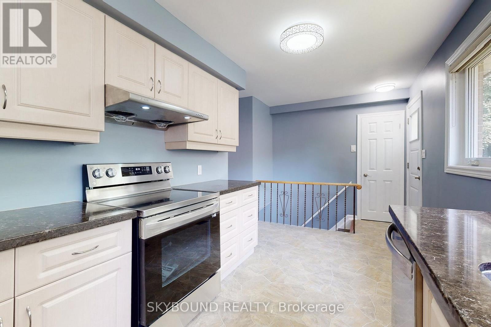 22 ROYAL DOULTON DRIVE - 26