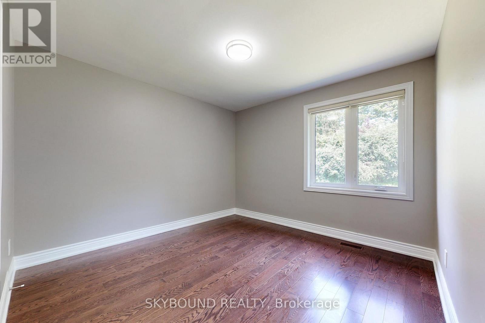 22 ROYAL DOULTON DRIVE - 31
