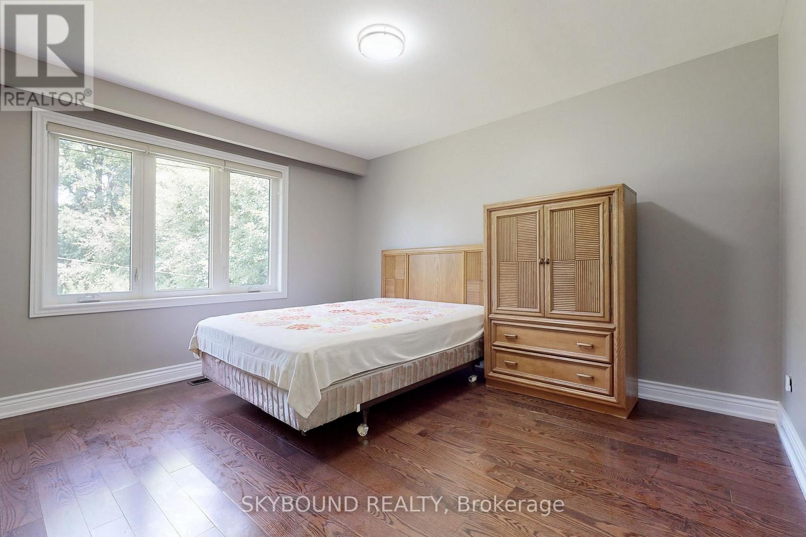 22 ROYAL DOULTON DRIVE - 34