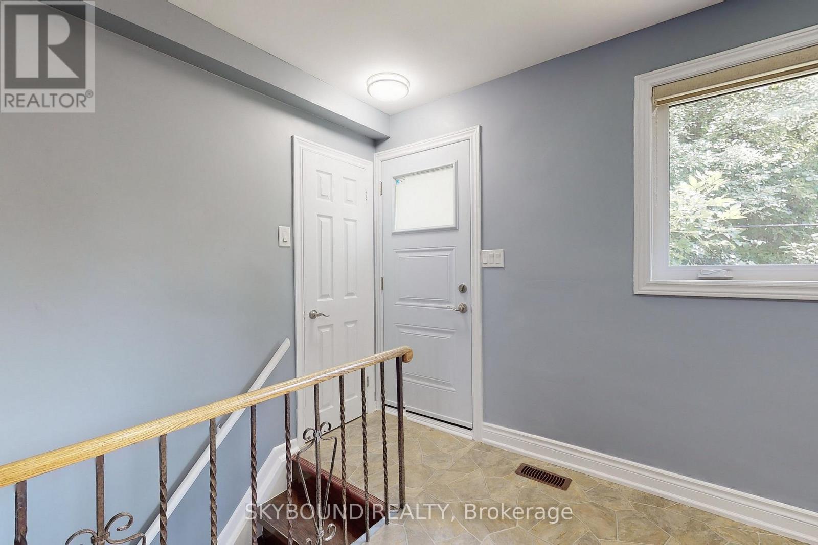 22 ROYAL DOULTON DRIVE - 35