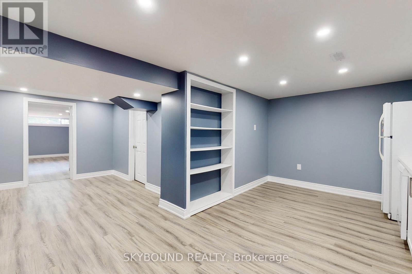 22 ROYAL DOULTON DRIVE - 40