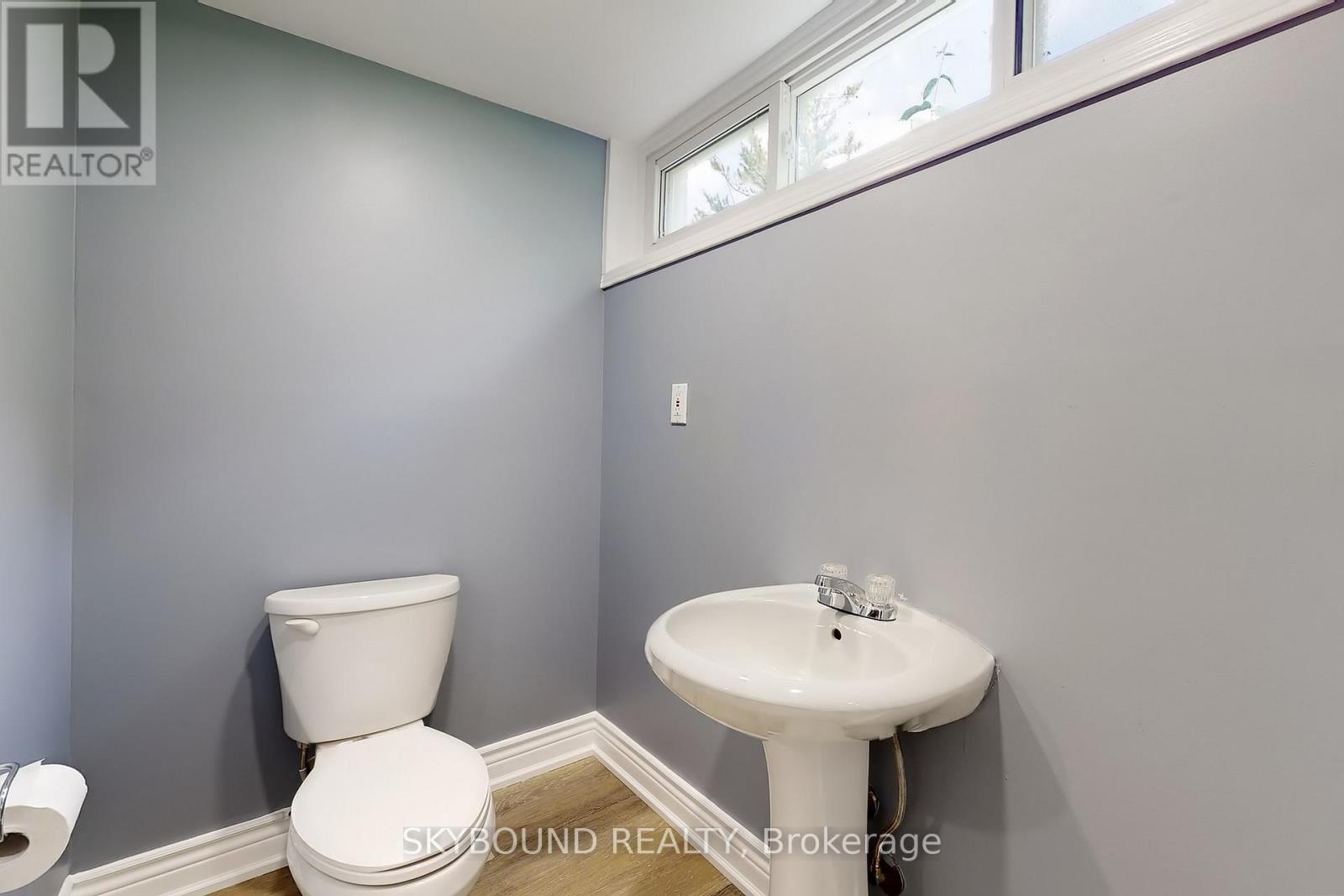 22 ROYAL DOULTON DRIVE - 43