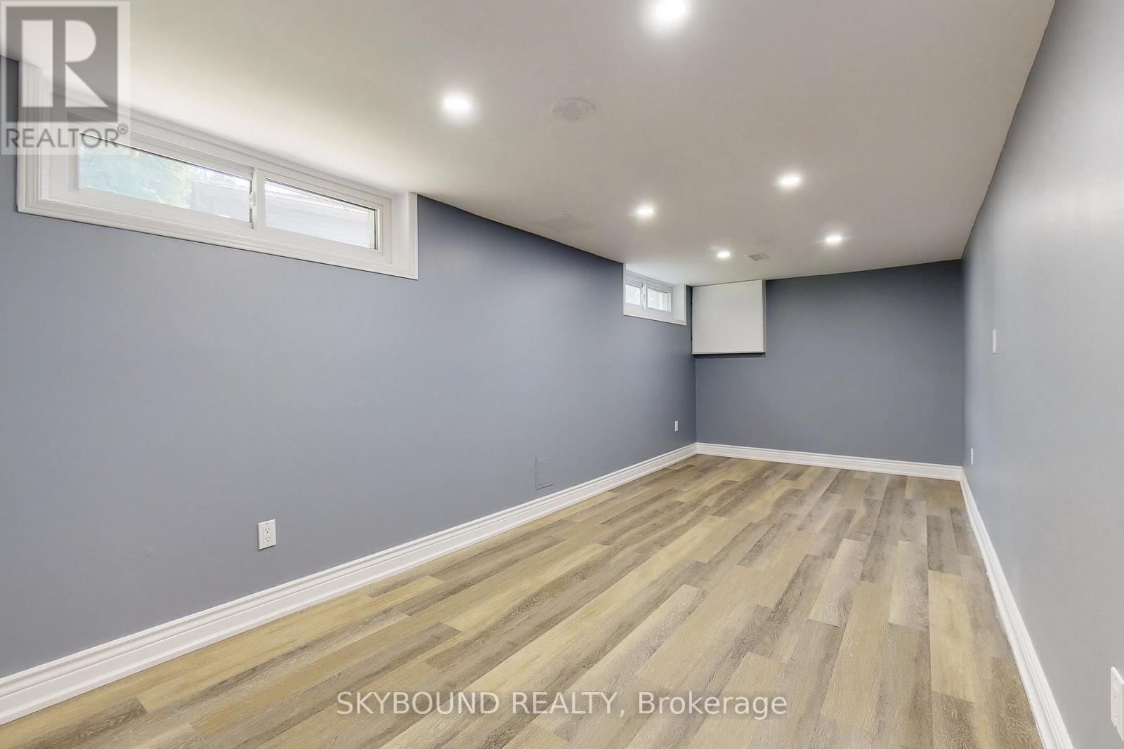 22 ROYAL DOULTON DRIVE - 45