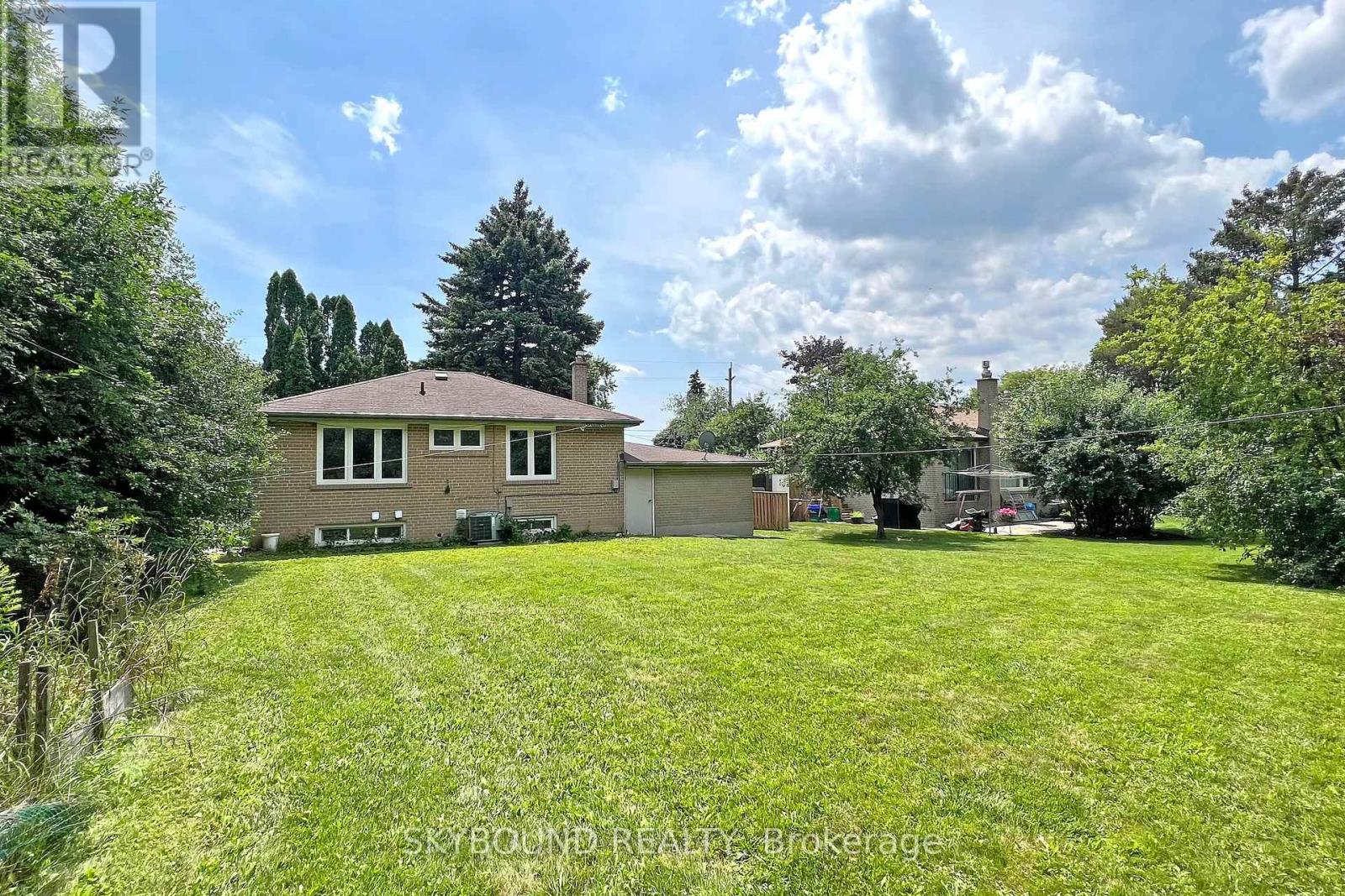 22 ROYAL DOULTON DRIVE - 48