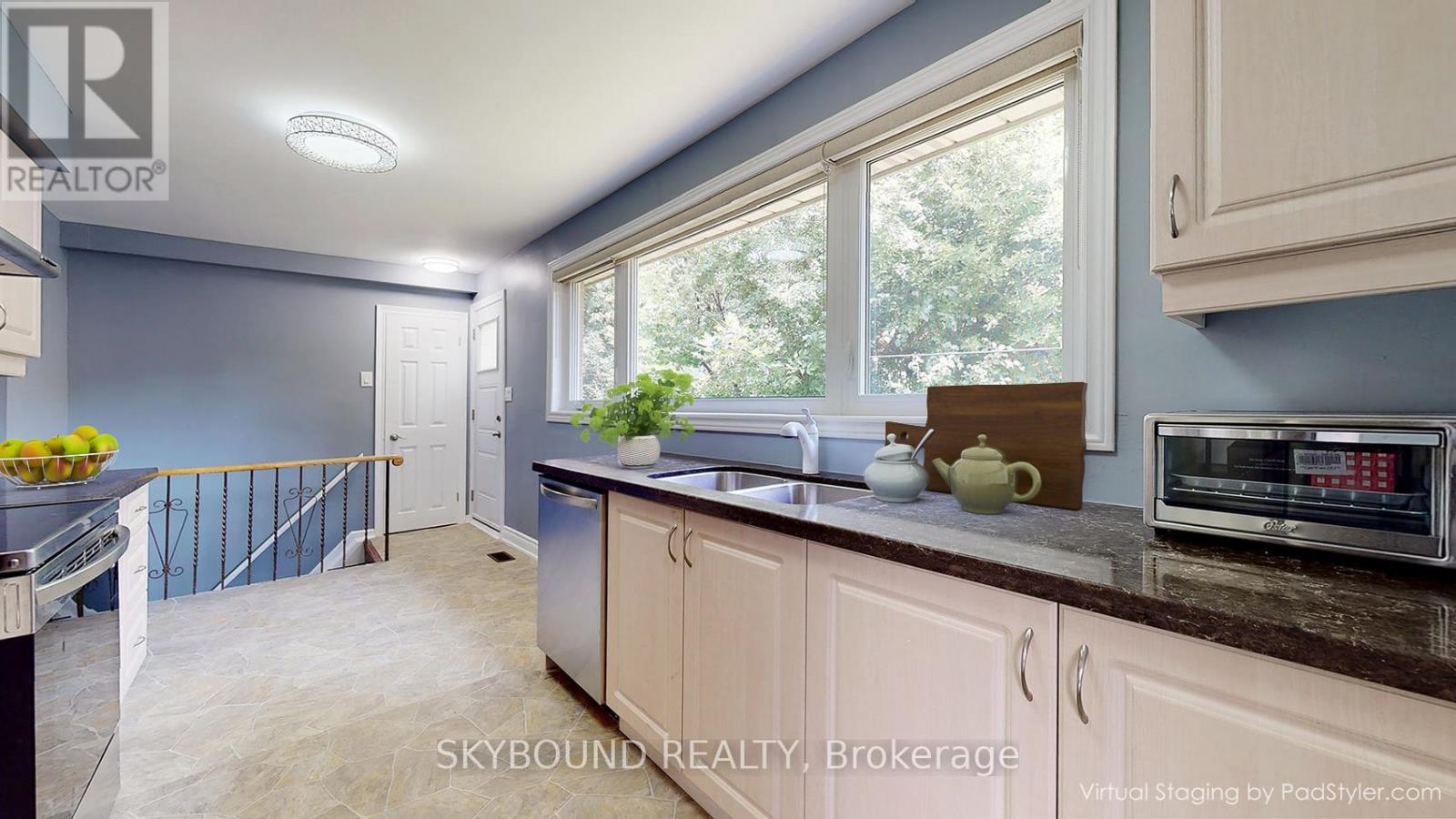 22 ROYAL DOULTON DRIVE - 8