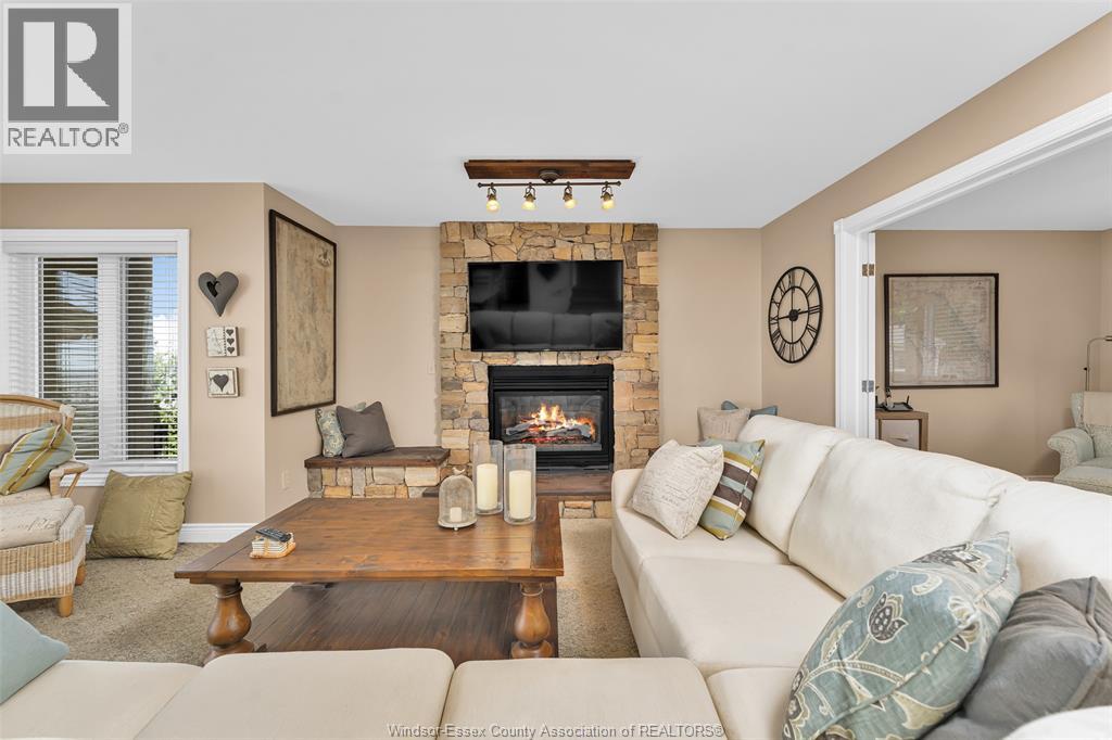 281 LAKEVIEW DRIVE - 23
