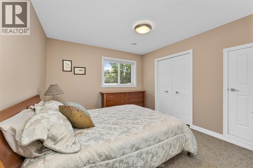 281 LAKEVIEW DRIVE - 44