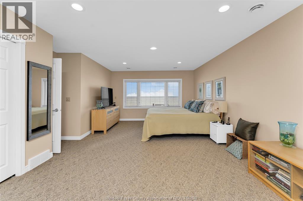 281 LAKEVIEW DRIVE - 34