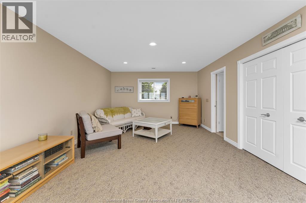 281 LAKEVIEW DRIVE - 35