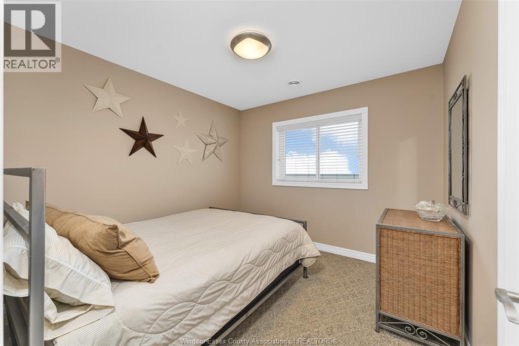 281 LAKEVIEW DRIVE - 41