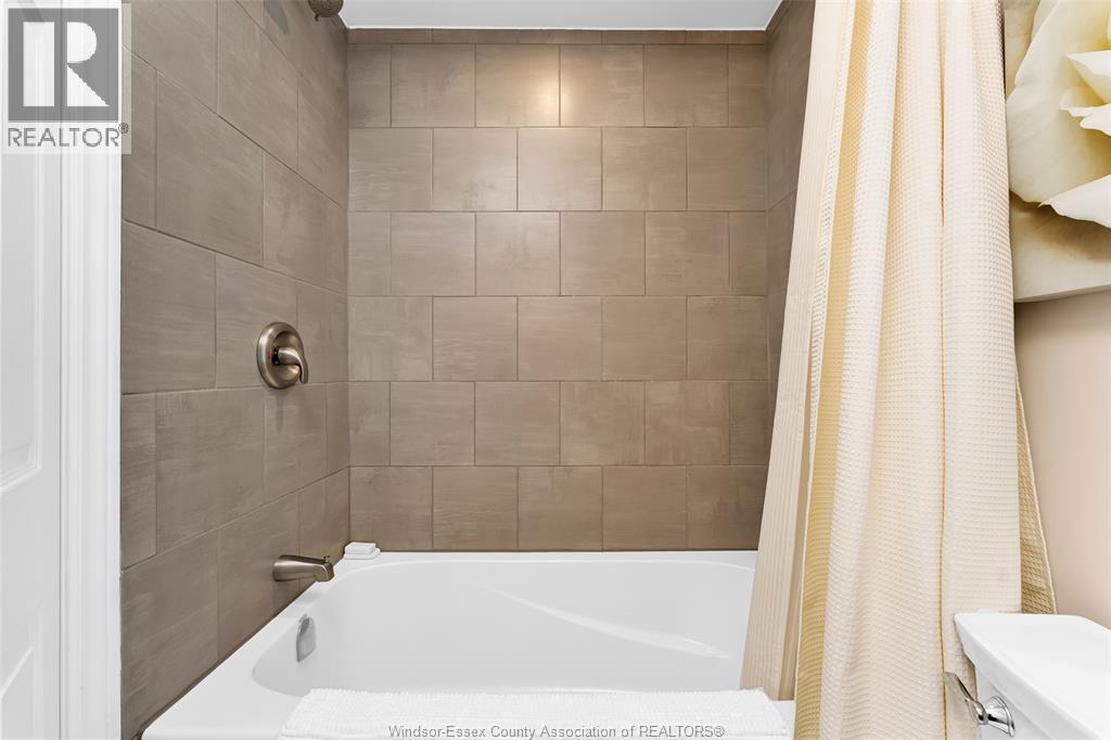 281 LAKEVIEW DRIVE - 43