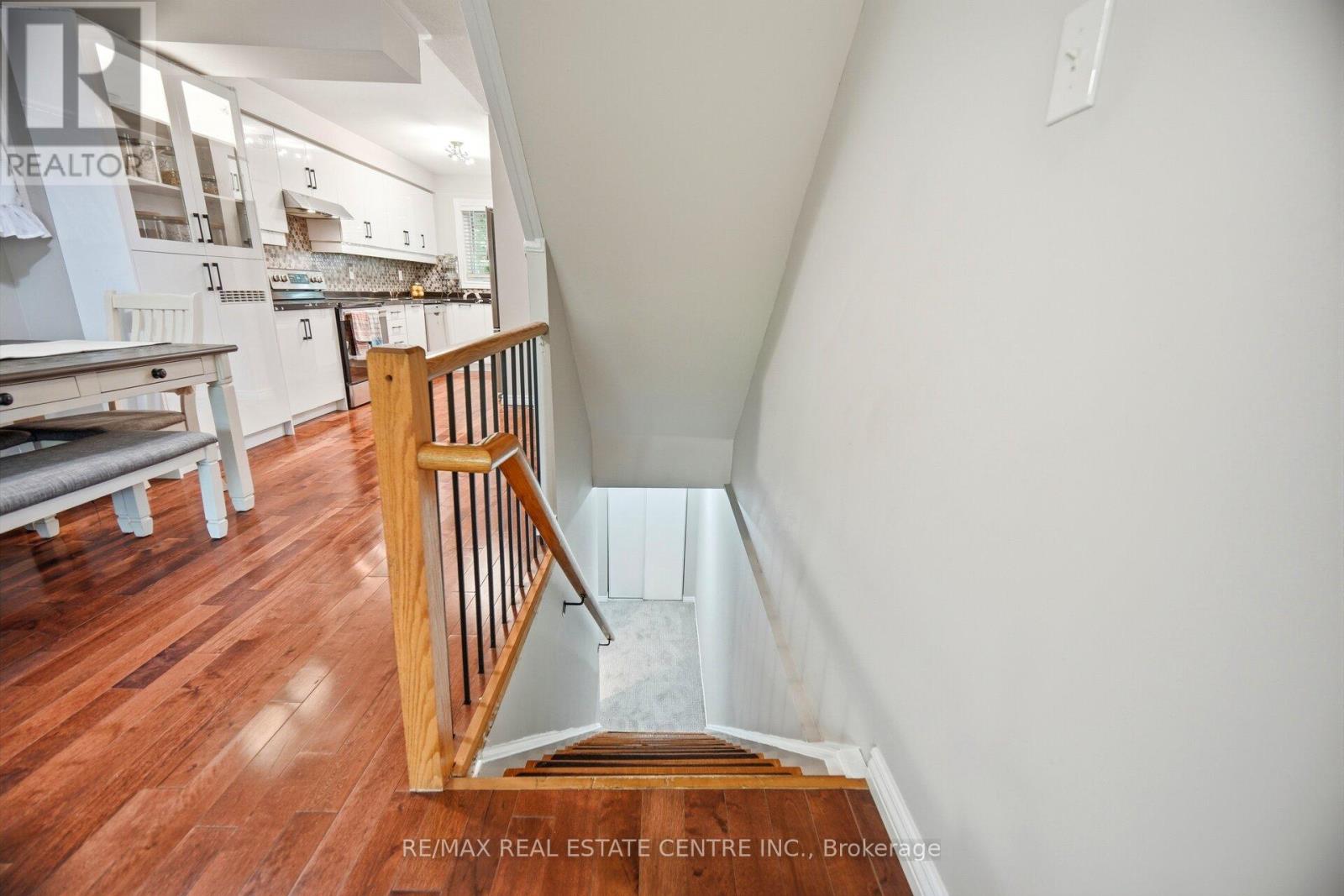 #10B 5865 DALEBROOK CRESCENT - 21