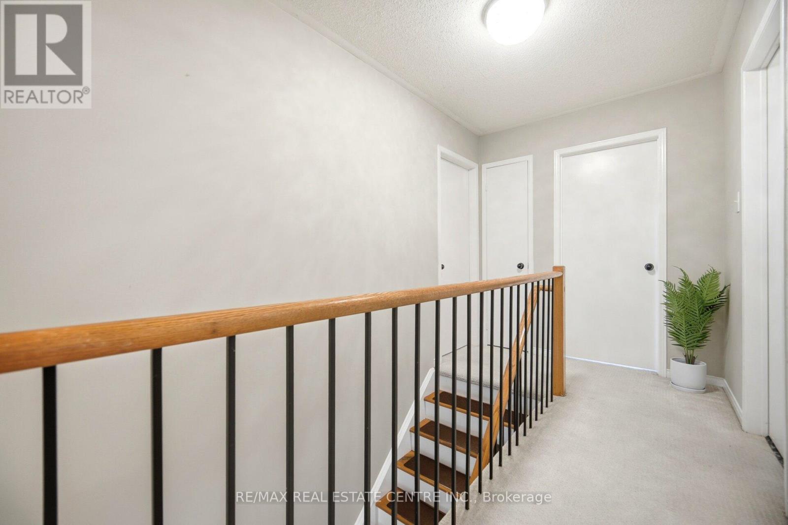 #10B 5865 DALEBROOK CRESCENT - 24