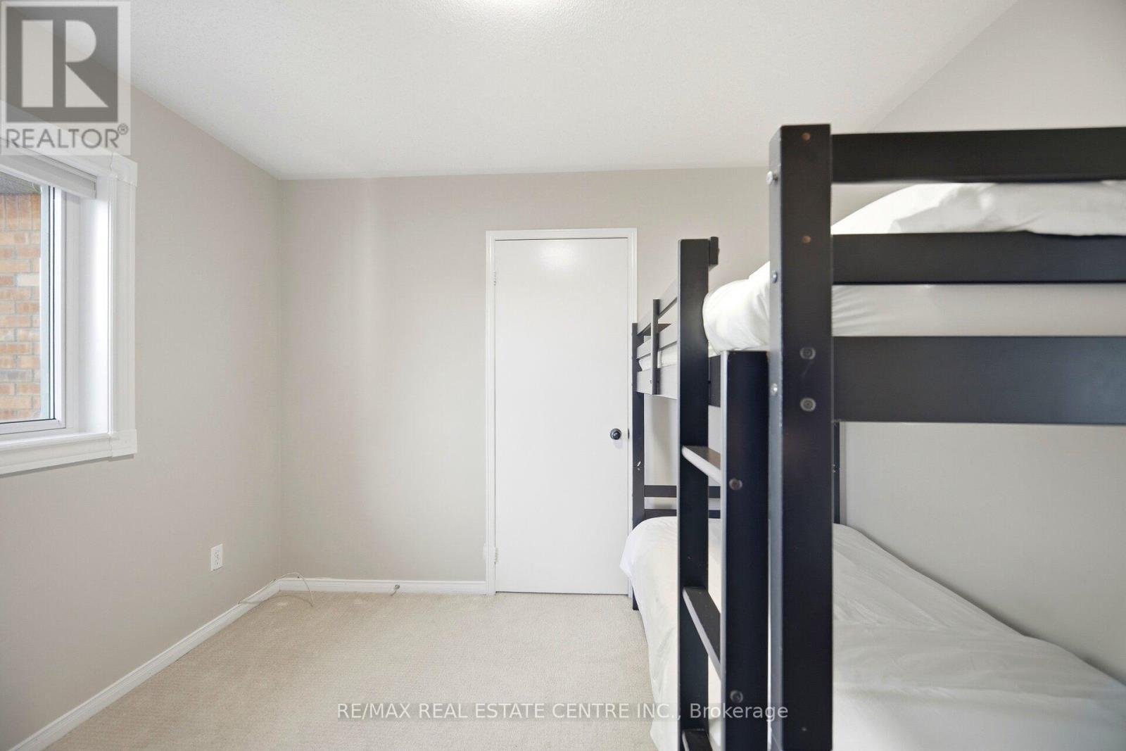#10B 5865 DALEBROOK CRESCENT - 32