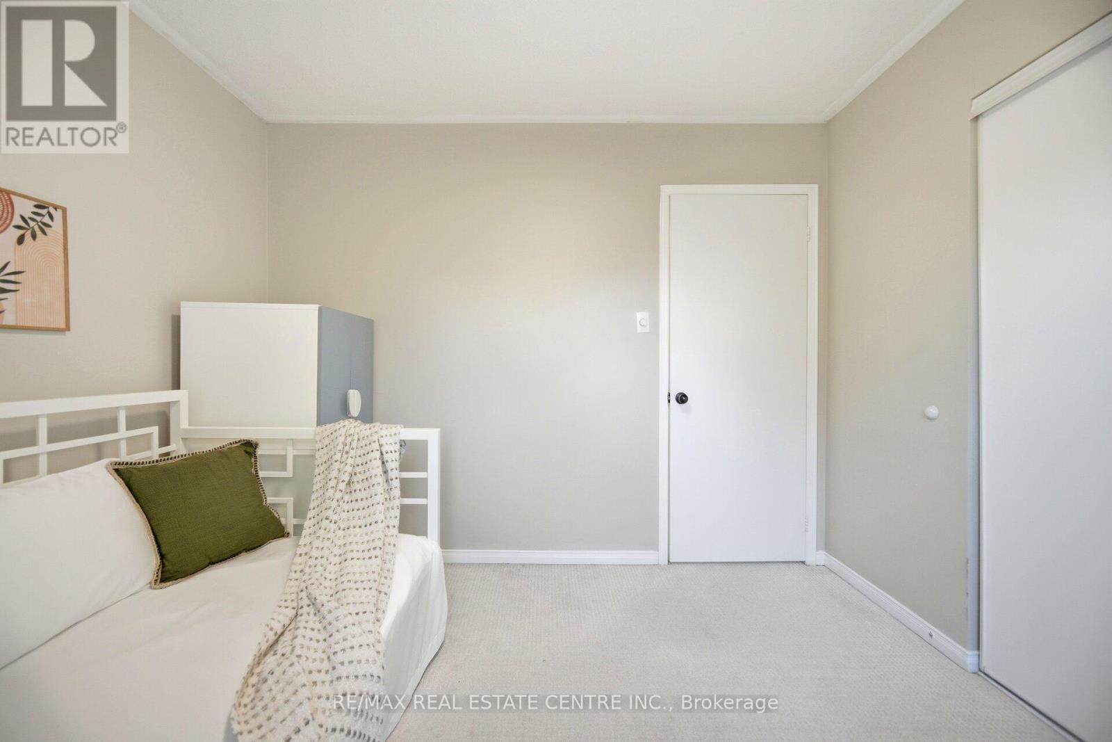 #10B 5865 DALEBROOK CRESCENT - 35
